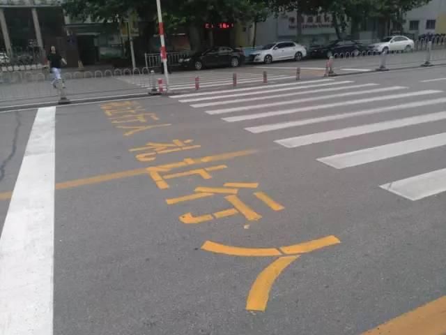 违反交通法|因礼让行人被宝马别车，交警扣6分路人不满：就应该吊销驾照