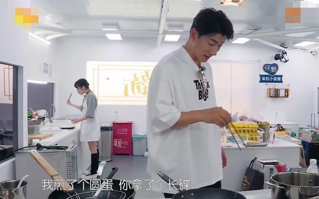  中餐厅|奇怪的CP又增加了，《中餐厅》热播，林述巍和张亮甜过初恋