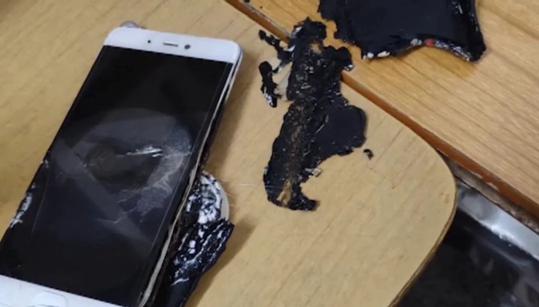  可怕|广东一女子手机充电时突然冒烟，直接烧焦了！这些预兆要注意