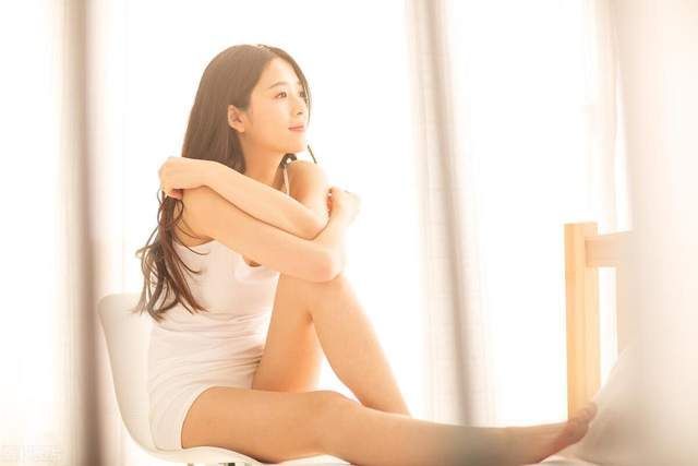 阴道出现淡黄色是什么(女性私处黑黑的，是“经历”太多了？原因可能有3个，不要想歪了)
