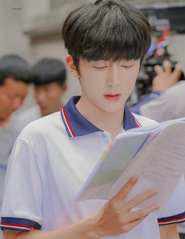 丁禹兮|10位男星穿校服!《以家人之名》宋威龙、罗云熙、丁禹兮都是顶级校园男神