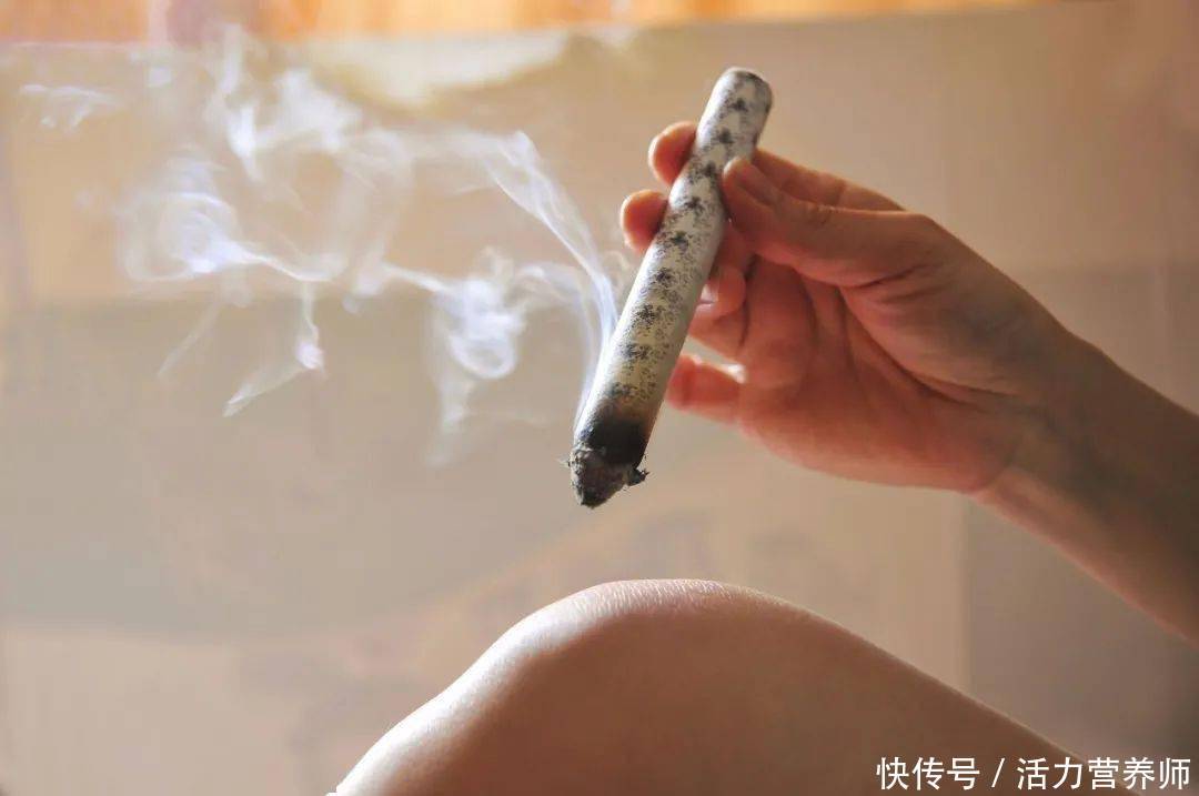 三伏天晒背有祛湿效果吗(中医上讲“冬病夏治”，在三伏天晒背，真的能祛湿吗？你该知道了)