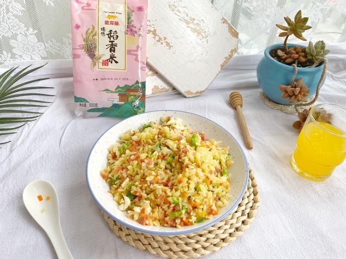  米饭|如何做出粒粒金黄的蛋炒饭？大厨手把手来教你！秘诀其实很简单