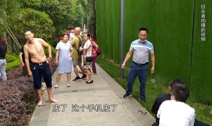  救人|男子跳湖救人，两部手机废了！目击者：手机我们买！