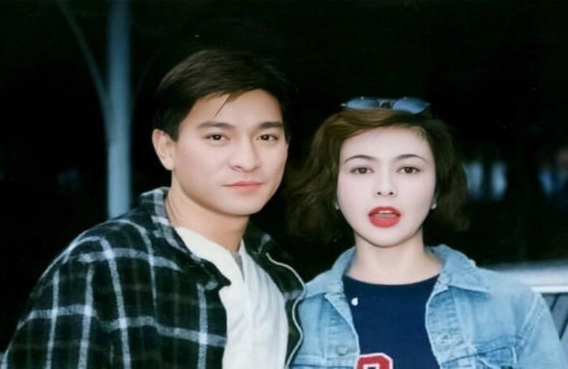  美人|关之琳重新出现公众面前，妆容精致略显老态，与当年相差甚远