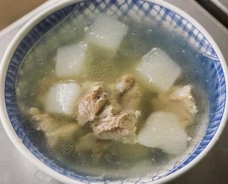 炖排骨|炖排骨时,直接炖还是先焯水?都不对,难怪做出来的排骨不好吃