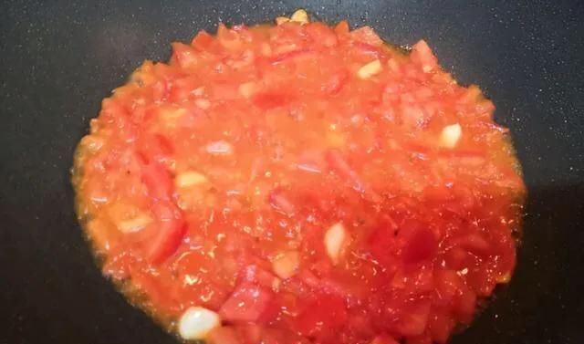  下饭|天热，回家犯愁吃什么，试试这道汤，简单又营养，看着就下饭