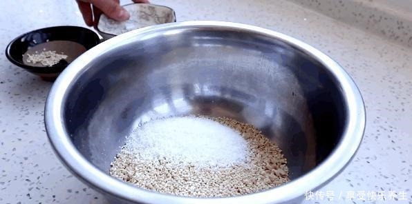 油条|早餐,别总吃包子油条,这点心也不错,软糯香甜,每一口都有惊喜