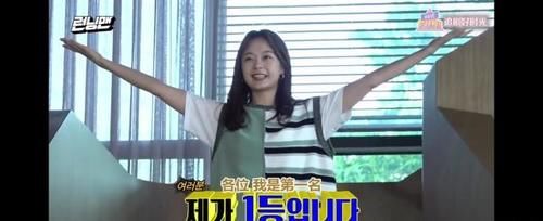  李光洙|宋智孝十年来首次提前到达录制现场 然而这时大家都在注意李光洙的手