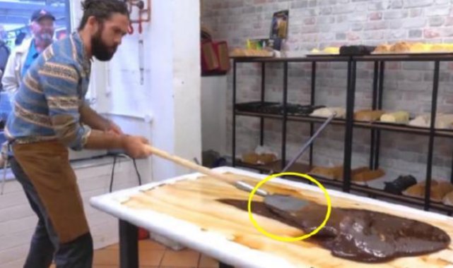  制作|顶级大厨制作“巧克力花”，浇下奶茶的瞬间，才是震撼的开始！