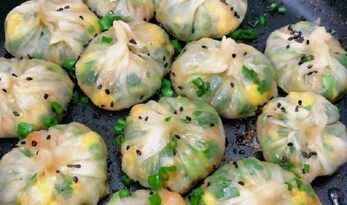 懒人|无需揉面，十几分钟做好的懒人煎包，吃起来超过瘾，美味酥脆好吃