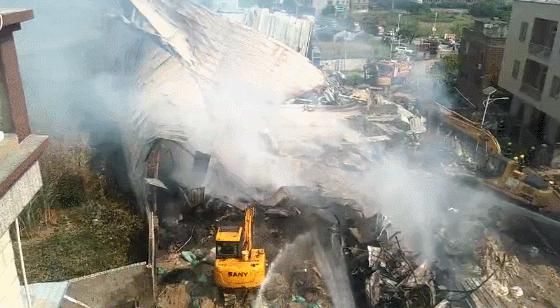 浓烟滚滚|吓人!三塘一厂突起大火!现场浓烟滚滚......