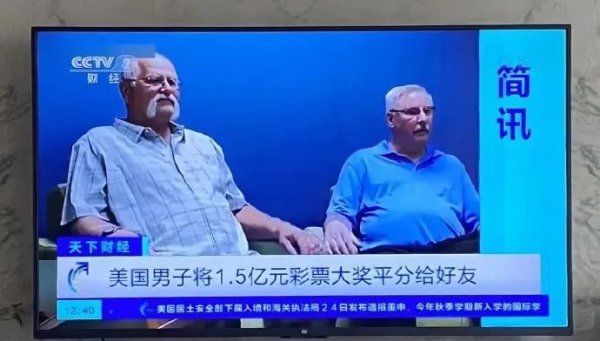 伸过来|“刚准备自拍,后座的大姐就把脚伸过来了,怎么教育她才不失体面?”