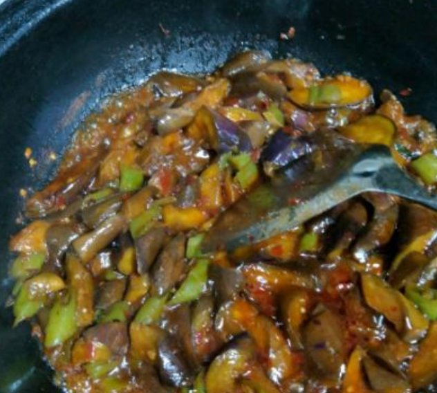 茄子|刚知道，炒茄子最忌先放油，大部分人不知道，茄子难吃油腻还发黑
