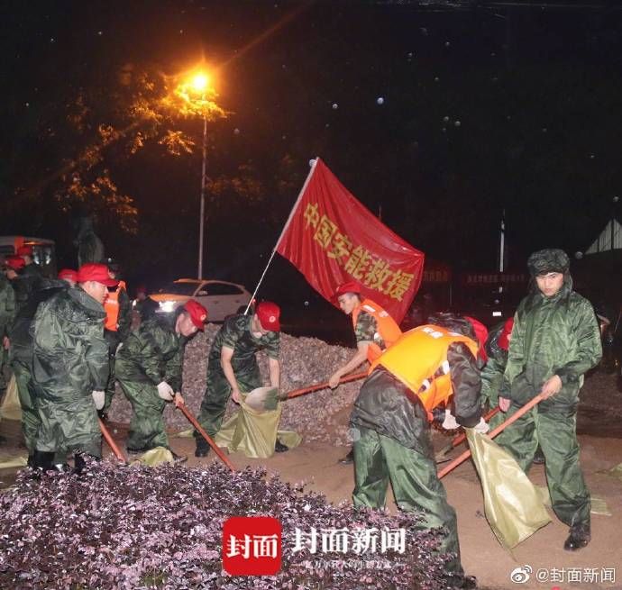 西坝|巢湖超历史最高水位 抢险队员完成西坝口圩堤加固