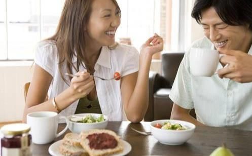 男子|男子和相亲女孩吃饭，对方带来8个人蹭吃：这3种人，请远离
