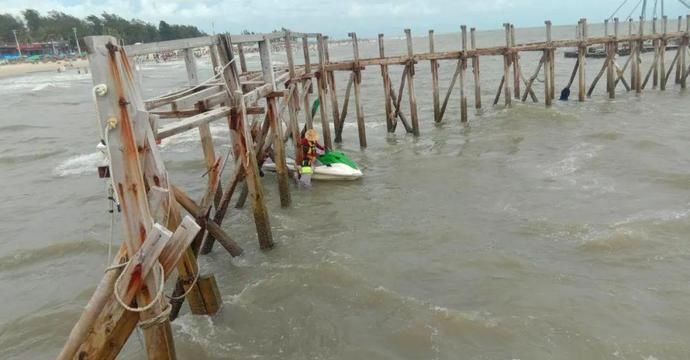  事故|北海银滩发生溺水事故，4名游客被大浪卷进深海