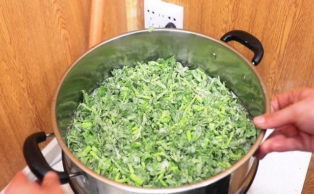  更容易蒸熟|进入三伏天，号称皇帝菜的茼蒿别错过！蒸一蒸清香脆嫩，常吃开胃