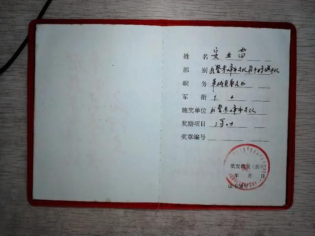  追捕|战友追捕逃犯中牺牲，女儿刚出生两个月！