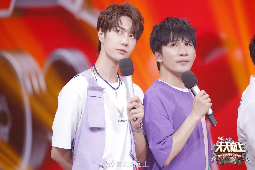  小心|大张伟不小心踩到王一博，就被汪涵踢了一脚，《天天向上》变了！