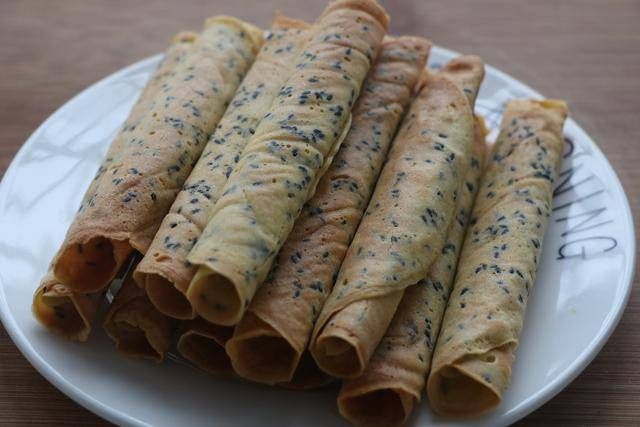 蛋卷|蛋卷不要买了,不要蛋卷机,只要平底锅就能做,又香又脆超美味