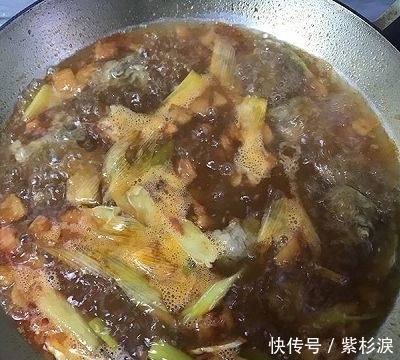  去除牛肉|家宴·西红柿炖牛腩