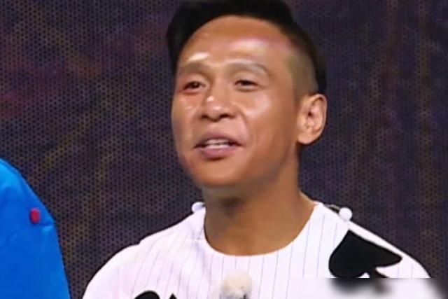  蔡徐坤|《奔跑吧》美颜有多牛？宋小宝与蔡徐坤同框，直接成了同个色系