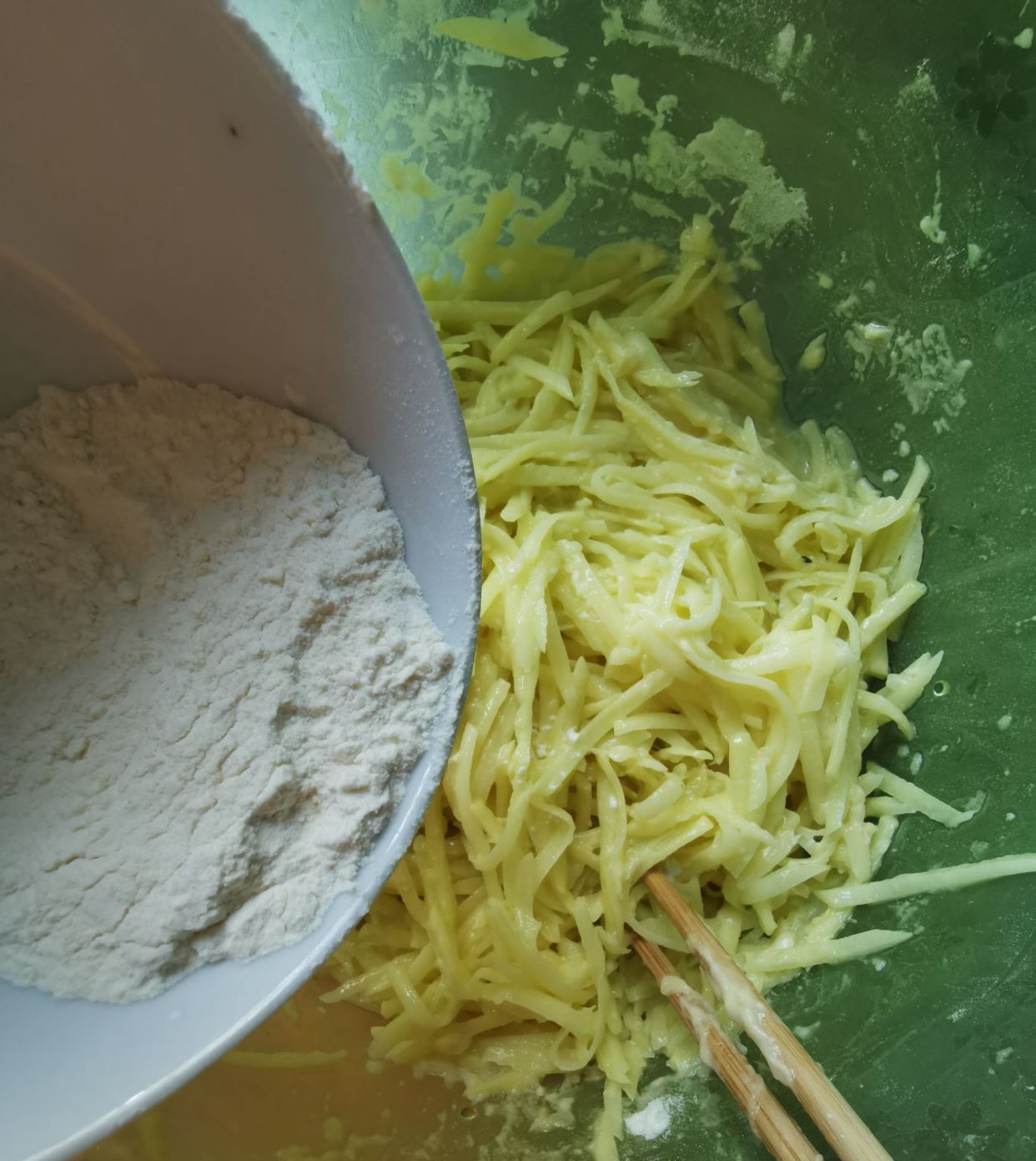  做好|土豆丝饼这样煎，几分钟做好，香脆可口，好吃不腻，比红薯饼还香