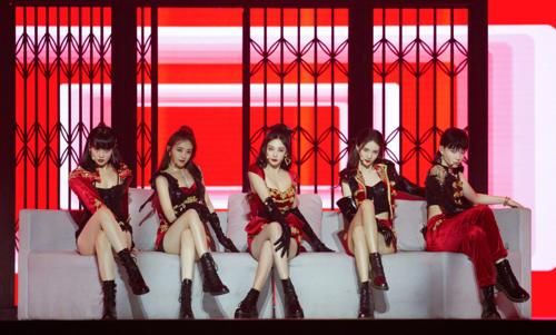  竞争|《乘风破浪的姐姐》成团名额竞争激烈，李斯丹妮团暂时领先，宁静地位不稳