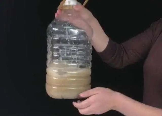  干净|大油桶直接扔了真浪费，加两样东西清洁干净！