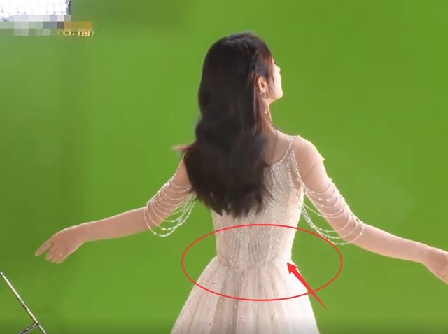  宣传片|赵丽颖为《中餐厅》拍宣传片，当镜头特写到她的腰，确定是33岁？