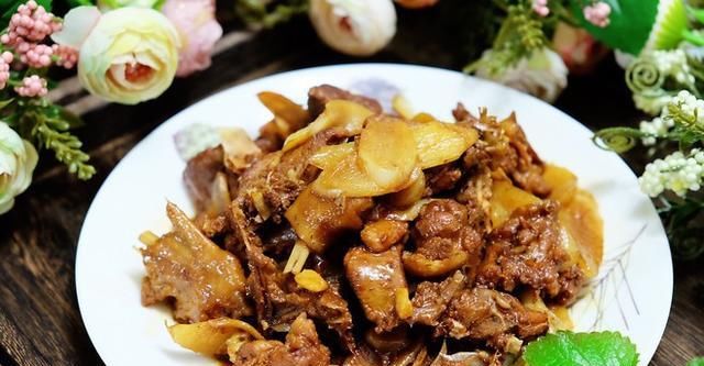  好吃|子姜焖鸭怎么做好吃，注意这些细节，你比大厨还专业