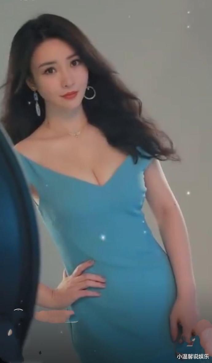  身材|柳岩甩掉“肥胖”标签，穿长裙自带仙气，一般人没有她的身材