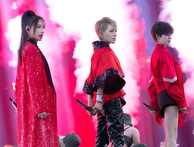 担当|芒果夜《浪姐》担当主角,万茜带伤主持,宁静团再唱《Flow》超燃