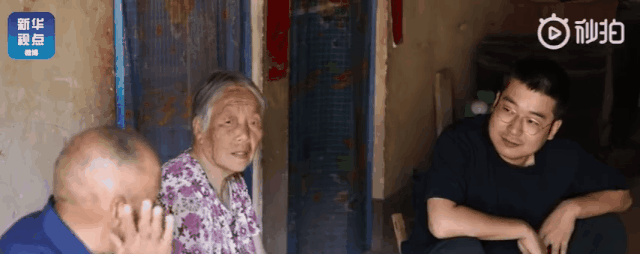 老人|90后小伙为上百位农村老人拍照,“笑容背后的故事,我替他们记得”