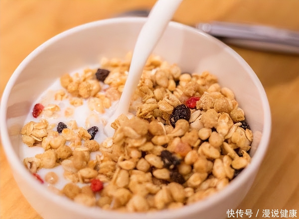 高血压怀孕后为什么孕妇血压变低(怀孕时发现血压高，这可不是小事！做好3件事，降低高血压的影响)