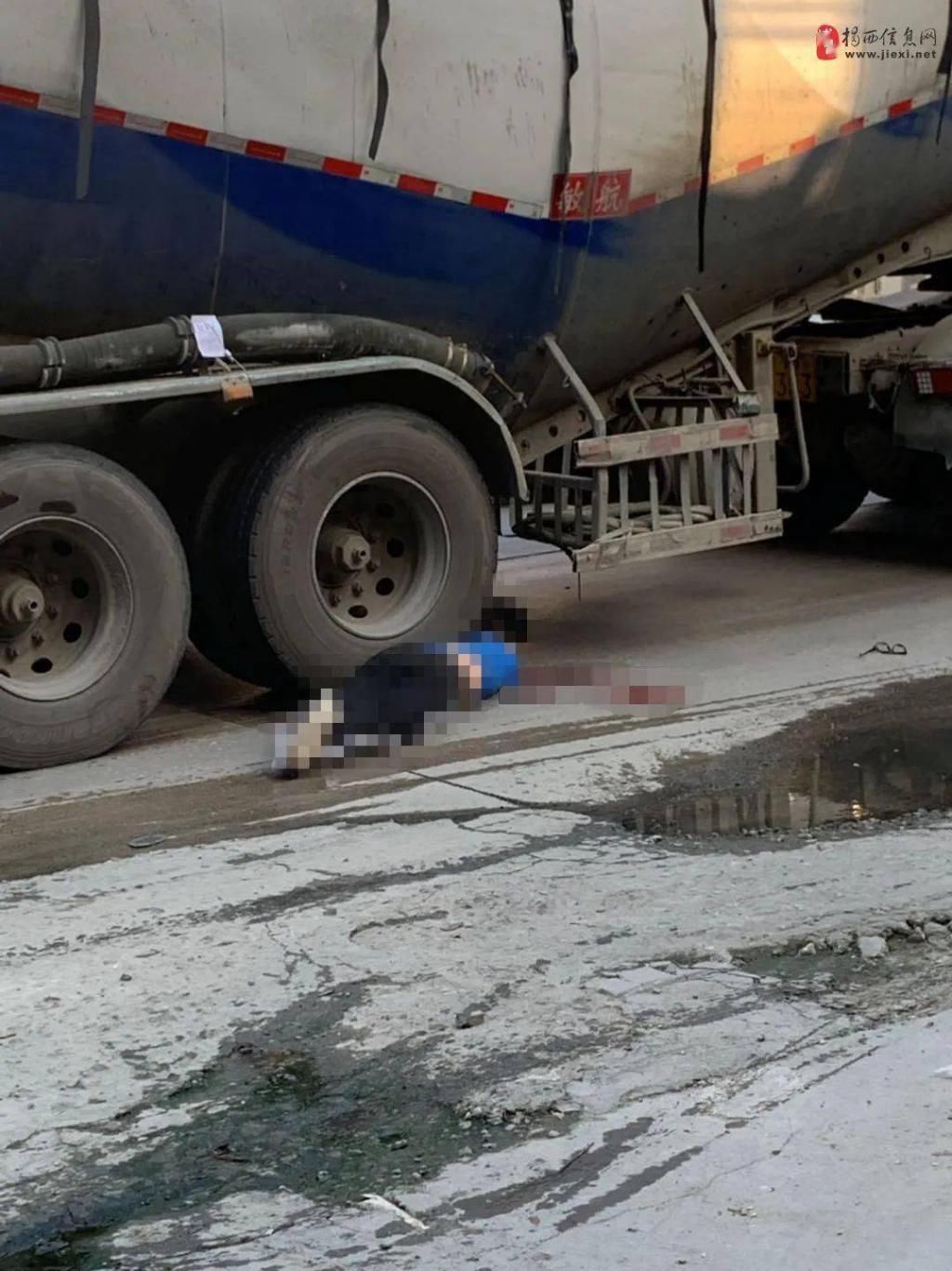  大车司机|悲剧 | 潮汕某路段发生车祸，一人倒在车轮底下.