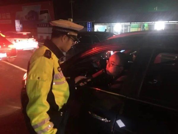 王曦|“我就是警察！南京市公安局交管局警察！”