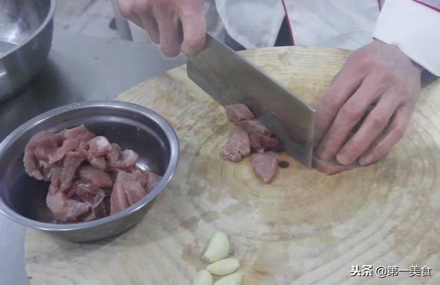  里脊|糖醋里脊家常做法，掌握糖醋汁比例、挂糊技巧，酸甜焦脆不回软