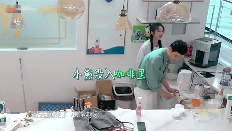  脱妆|中餐厅4：黄晓明状况百出，搬行李累到脱妆，素颜状态差点认不出