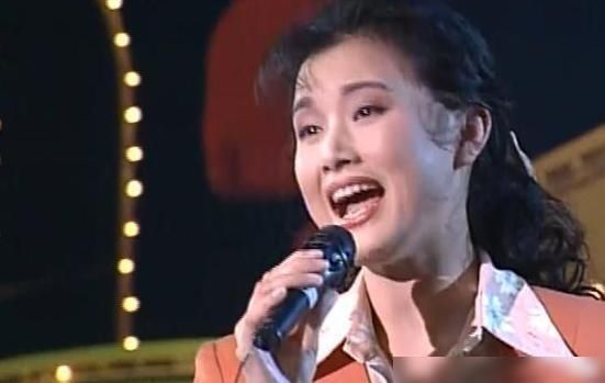  走过|春晚已走过30年，歌手一直坚持假唱，这是为什么？