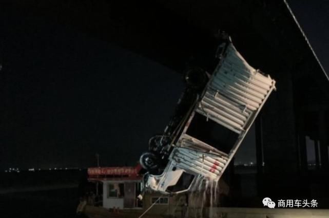 逃不出|货车坠河事故频发，为何多数司机逃不出去？