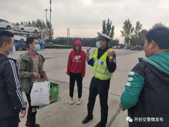 车违法载|冷汗直流!再看几起非法载客、超员案例! | 畅行中国 交警同行