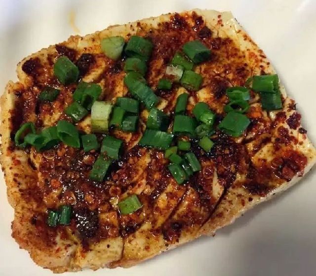 豆腐|不爱吃肉，试试它！大叔教你铁板鲜豆腐，香辣味美，比外面的好吃