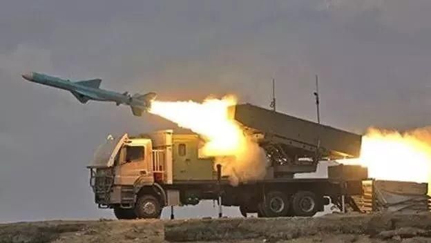 意味|警告意味十分浓重！伊朗拖出一艘假航母，当着美军面将其打爆