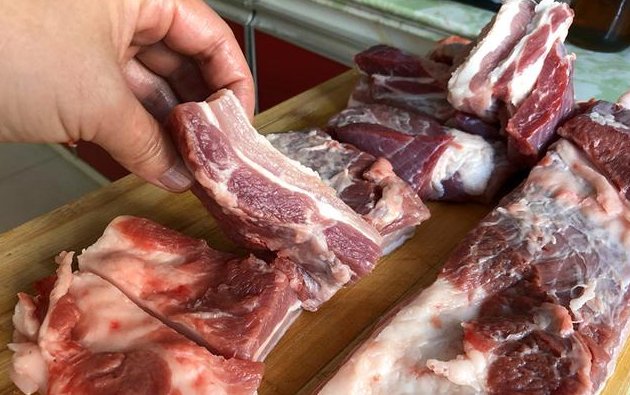 学会|解冻肉时,最忌直接用水泡!学会这2招,快速解冻,口感鲜还营养