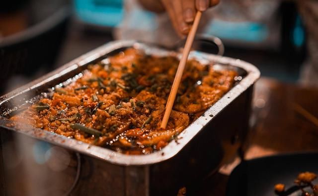  寻味|寻味成都 | 一座来了就不想走的城，一台开了就不想下的车