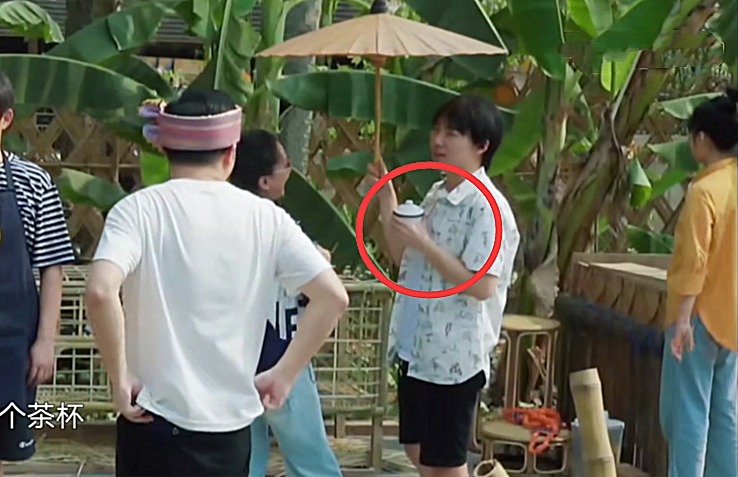 麒麟|向往的生活4郭麒麟勺子茶杯不离手惹人笑,是立人设还是真馋