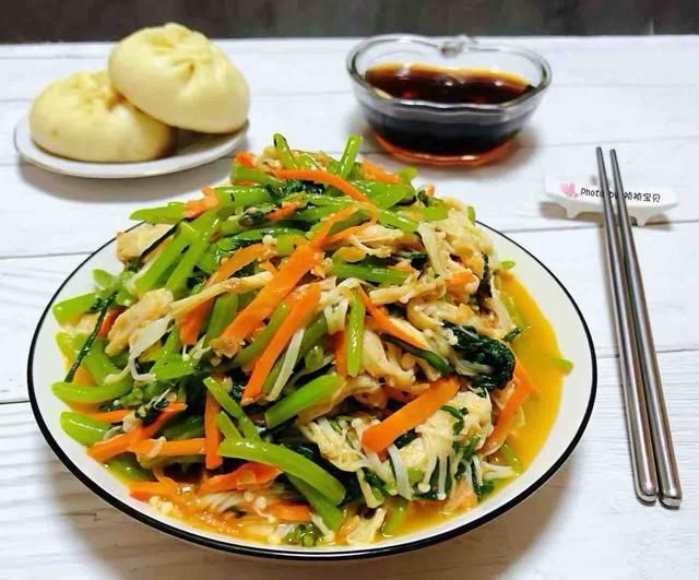  胡萝卜|夏季，宁可少吃猪肉，也要多吃这菜，营养又美味，全家人都爱吃