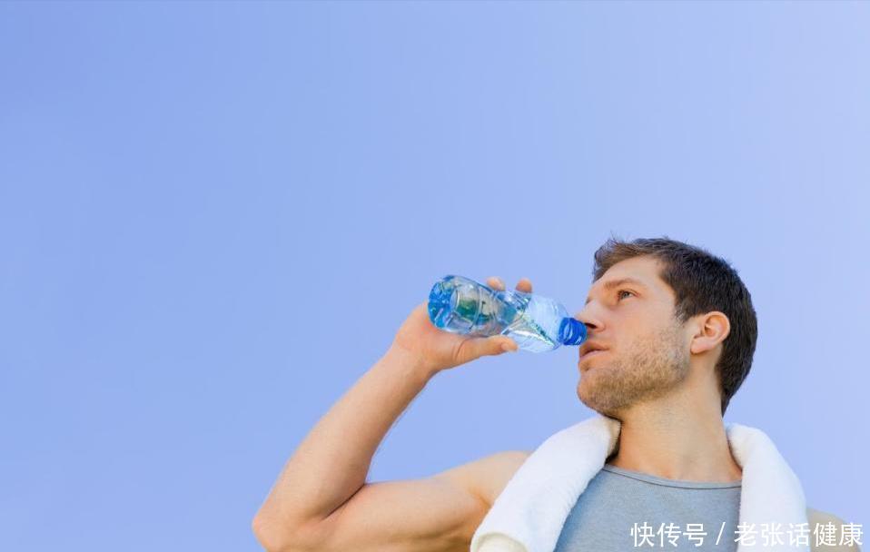 三伏天提醒高血脂患者做好六件事(三伏天已至，提醒高血脂患者：不想心脑血管发生意外，做好6件事)